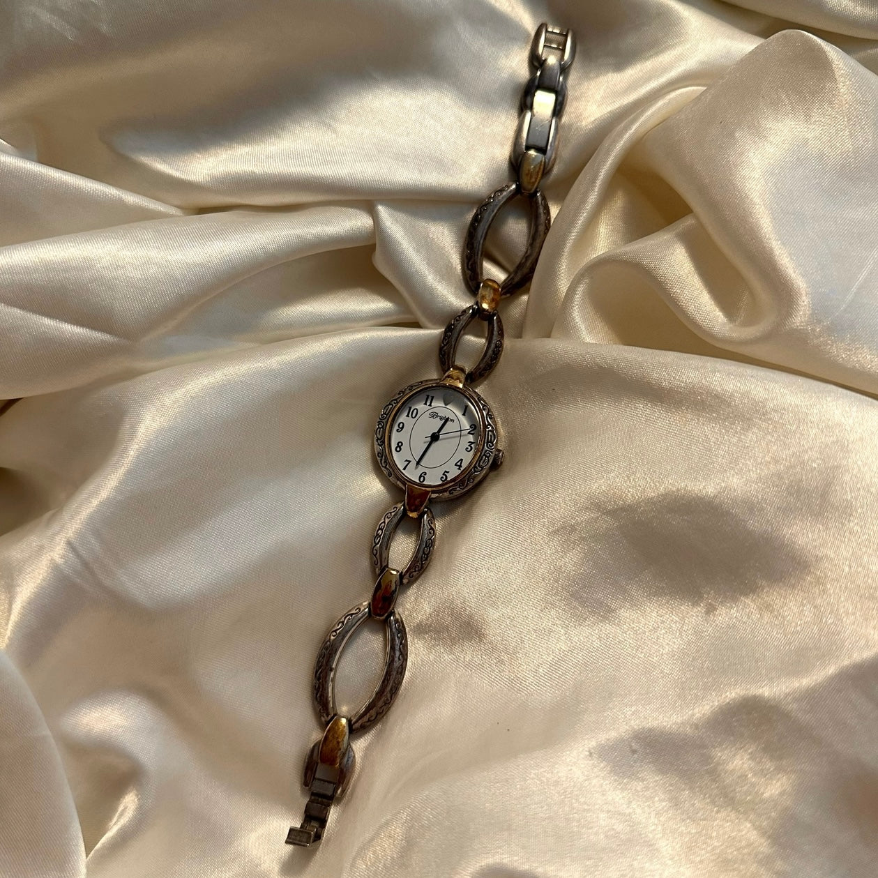 💛🩶 Two Tone Round Face