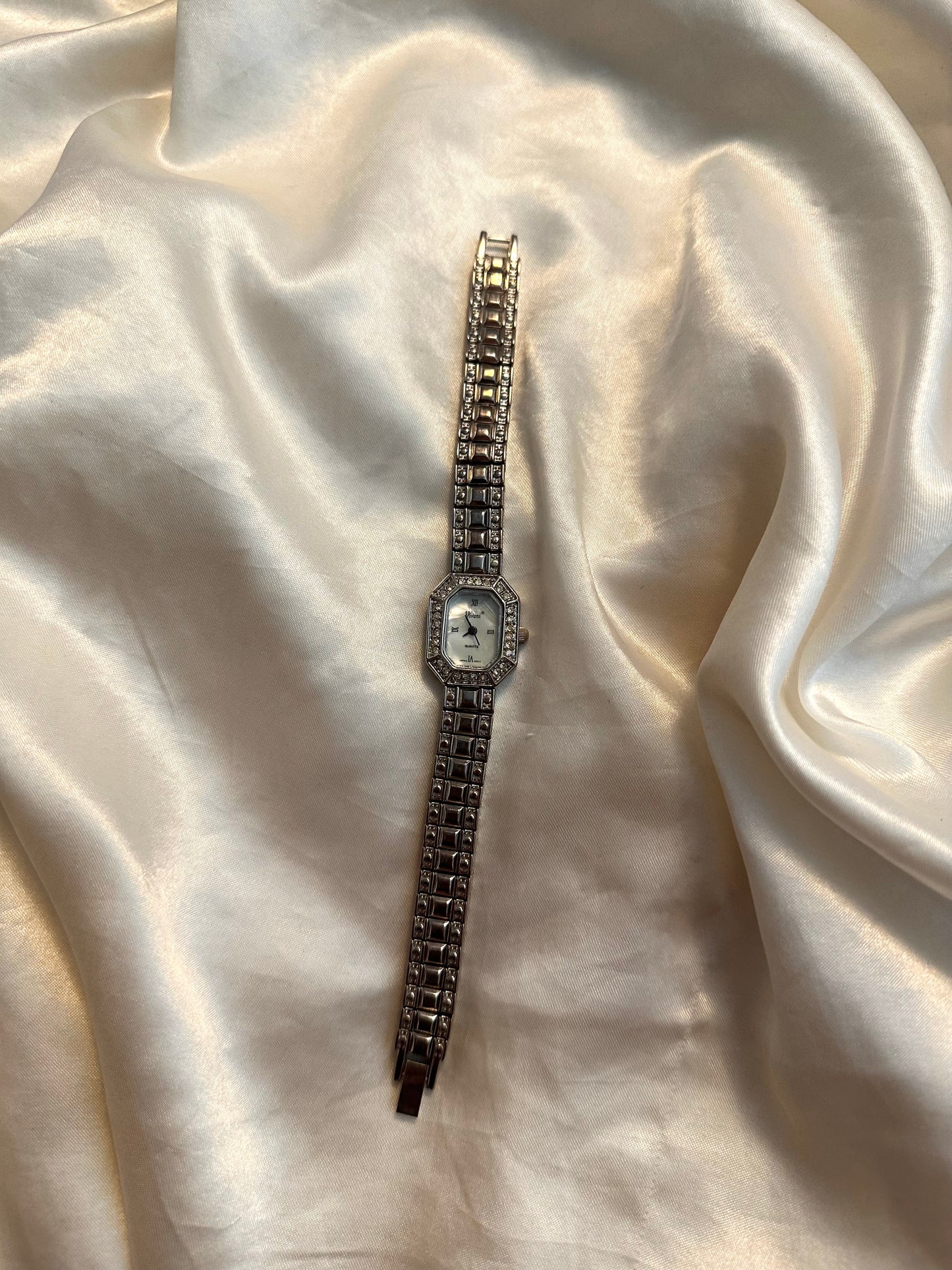 🖤 Intricate Diamanté Silver