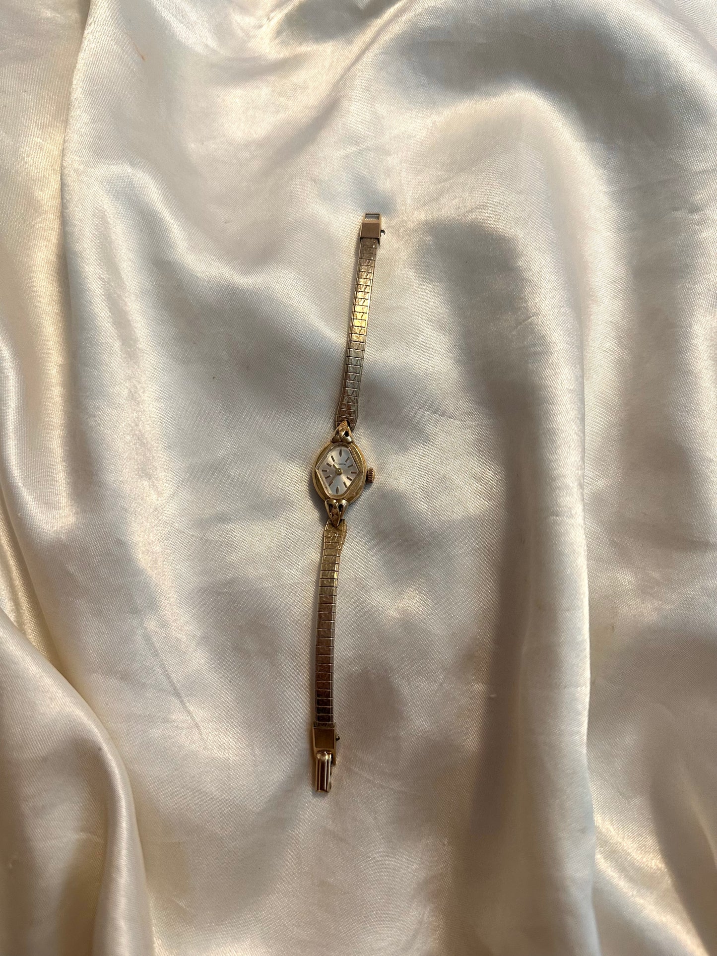💛 Classic Dainty Gold Cocktail Watch
