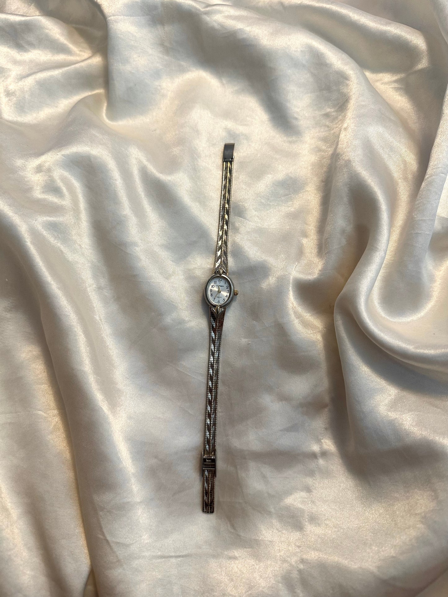 🩶 Adjustable Two Tone Oval Face