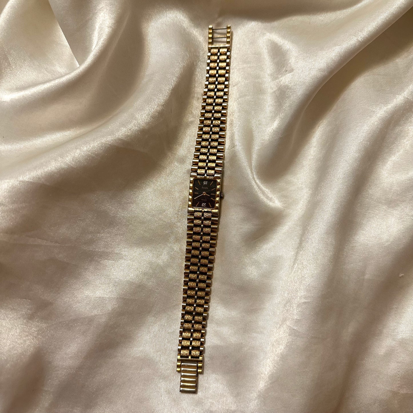 💛🖤 Gold Rectangular Face