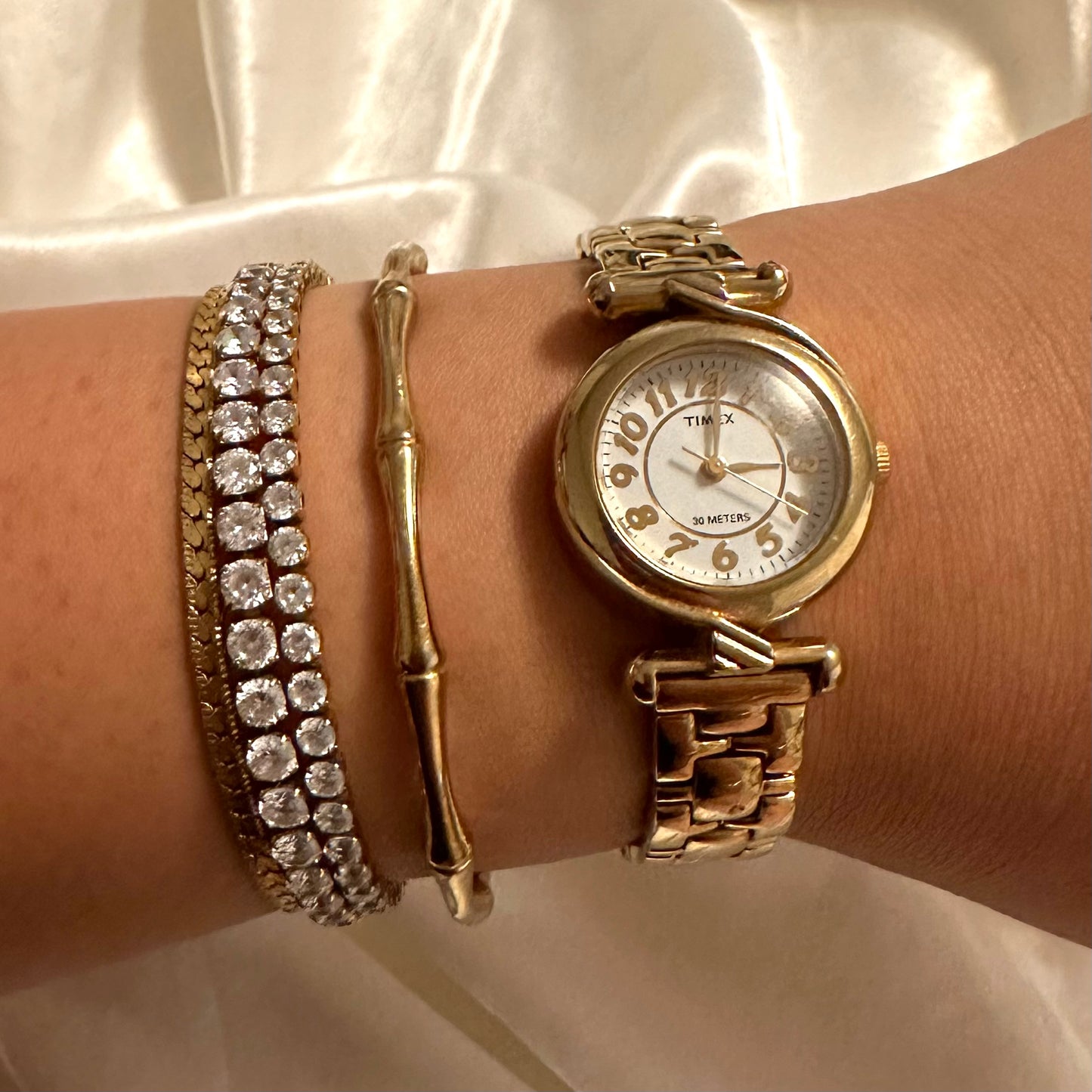 💛 Classic Gold Round Face