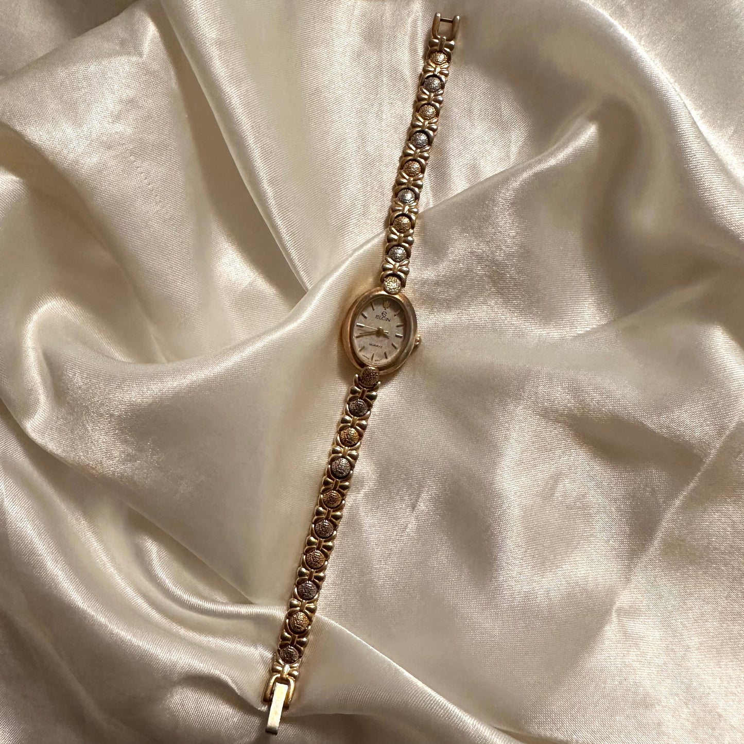 ⚜️ Dainty Two Tone Oval Face