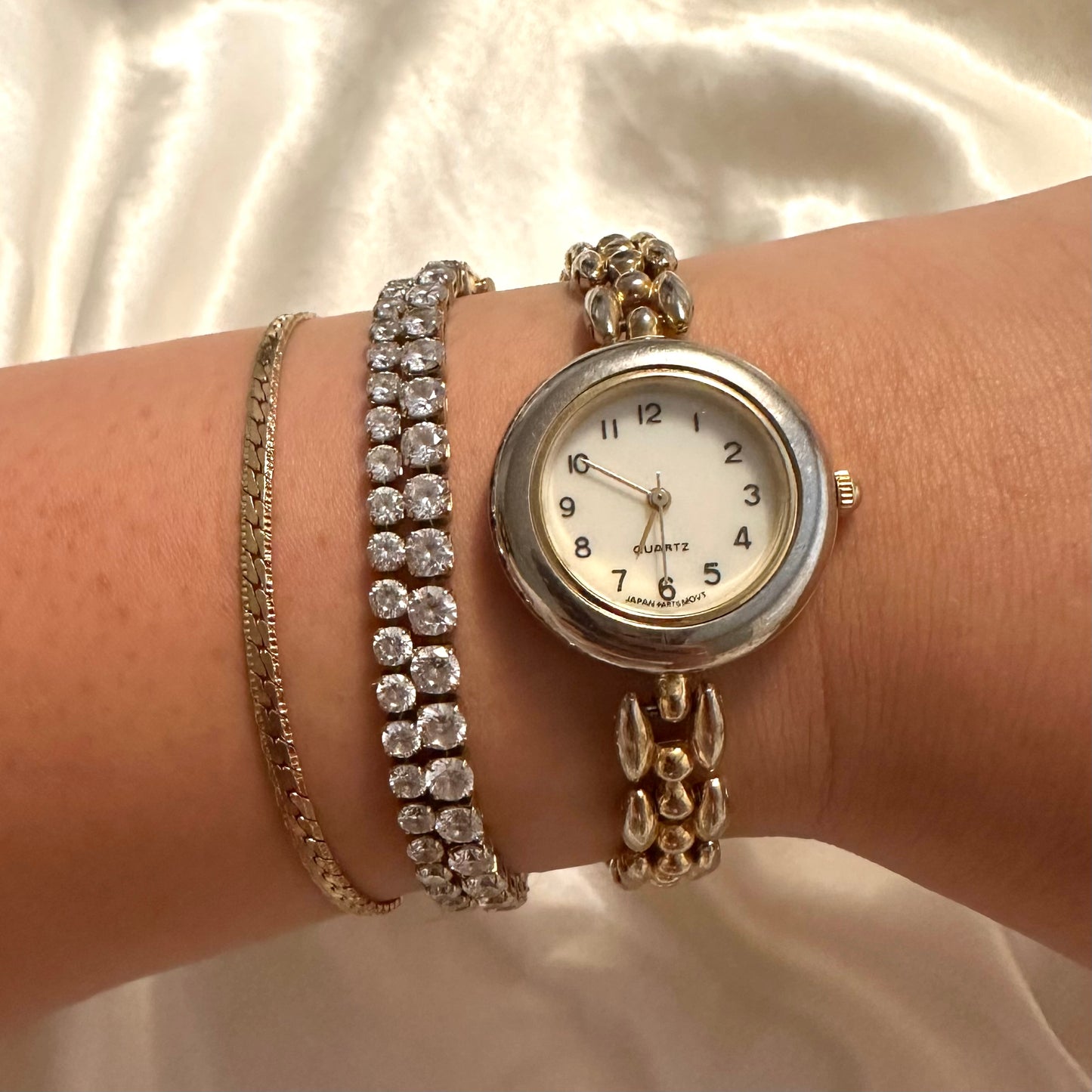 💛 Classic Gold Round Face