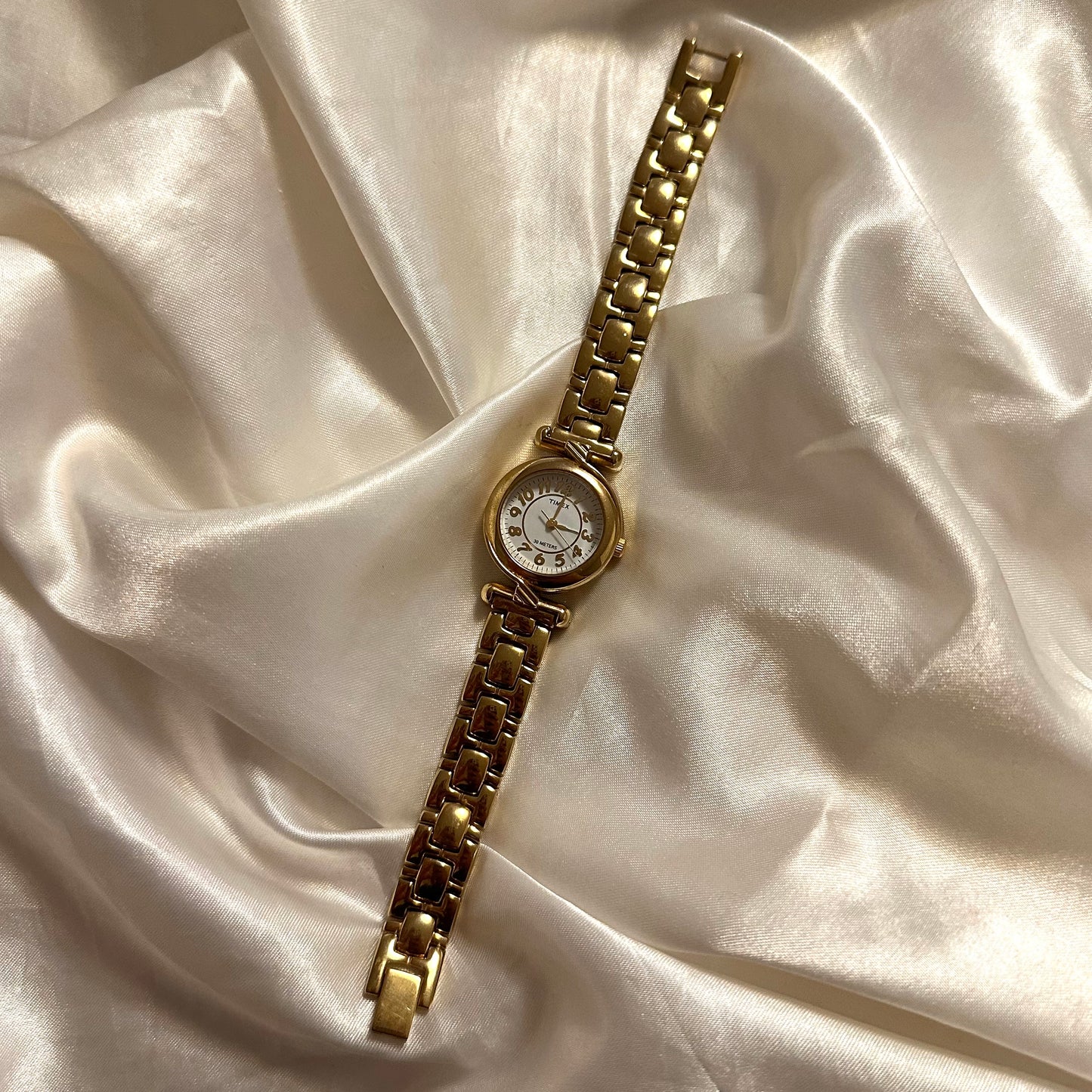 💛 Classic Gold Round Face