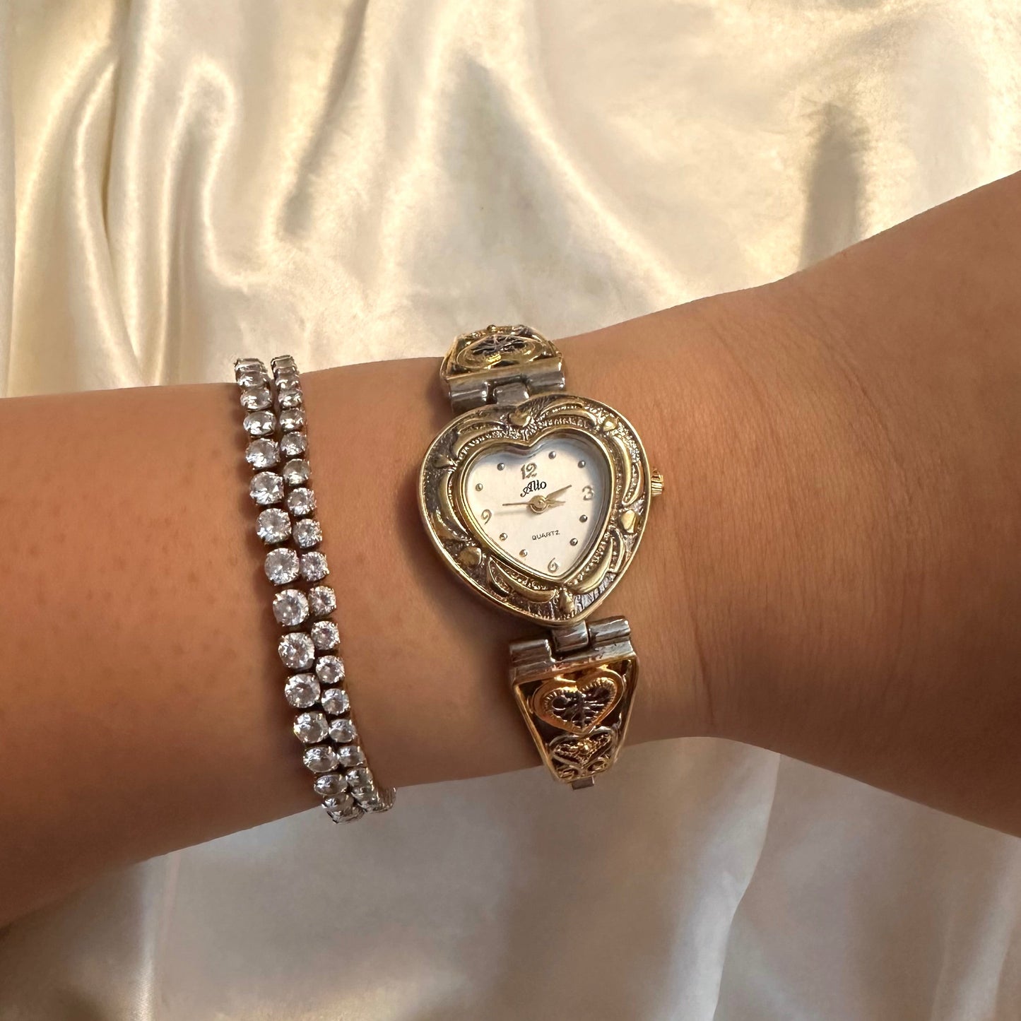🩶💛 Two Tone Intricate Heart Face Expandable