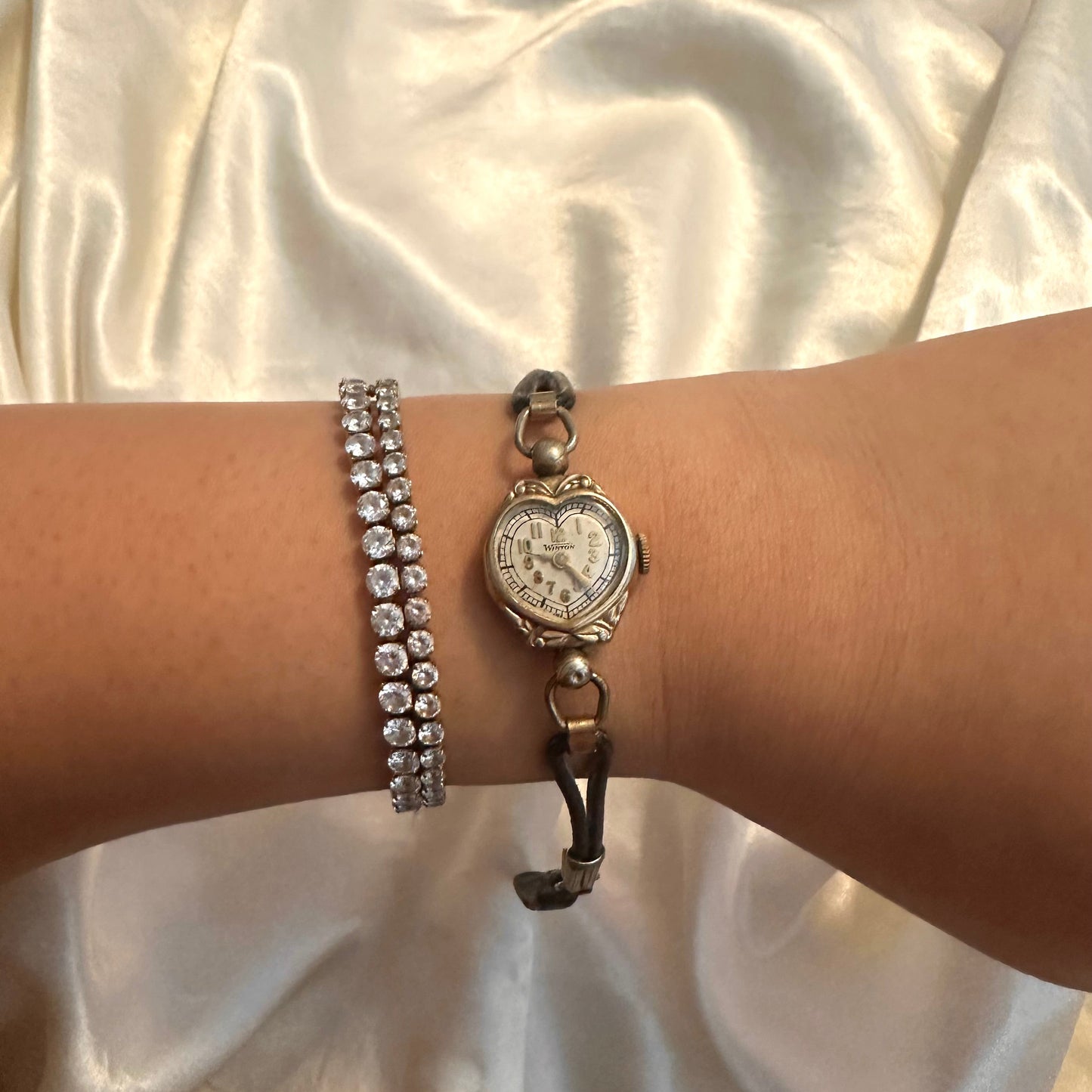 💛 Antique Gold Heart Face Leather Straps