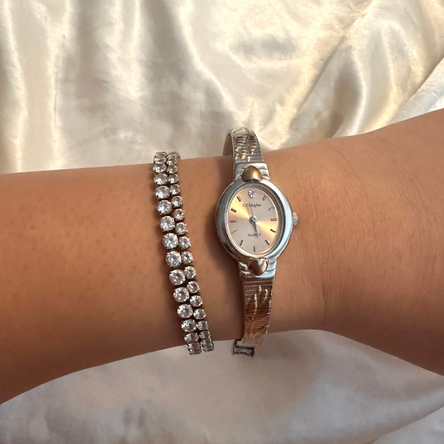 🩶 Adjustable Two Tone Heart Detail Oval Face