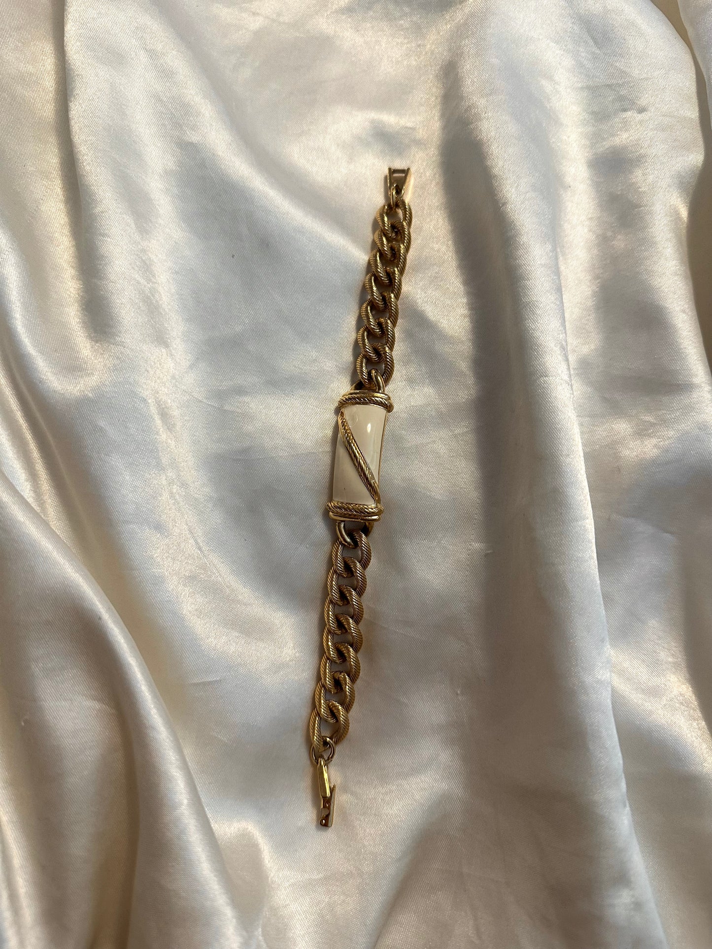 🤍 Chunky Gold Braclet