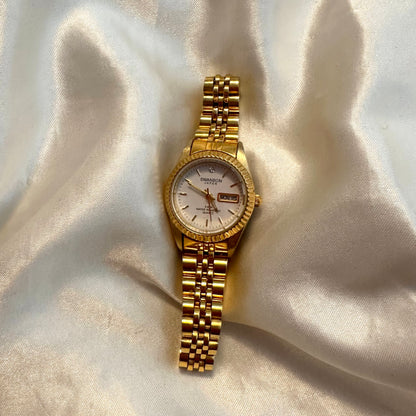 💛 Classic Dainty Gold Round Face