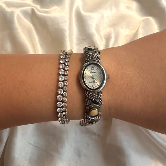 🧡 Intricate Silver Oval Face