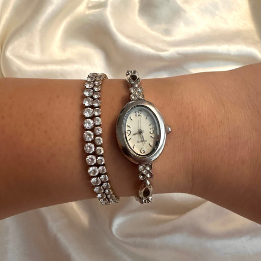 🩶 Dainty Silver Oval Face