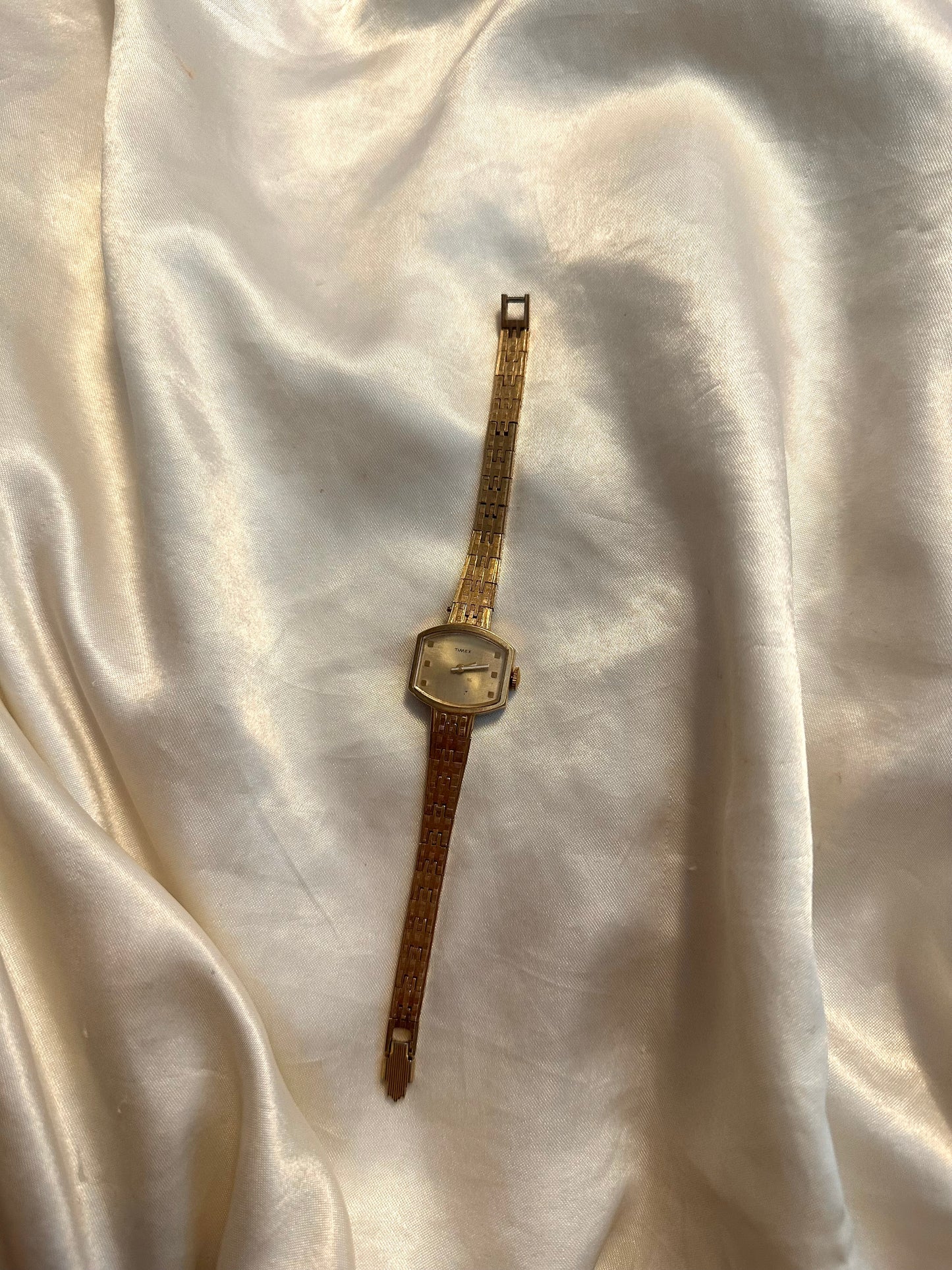 ⭐️Dainty Gold Unique Face