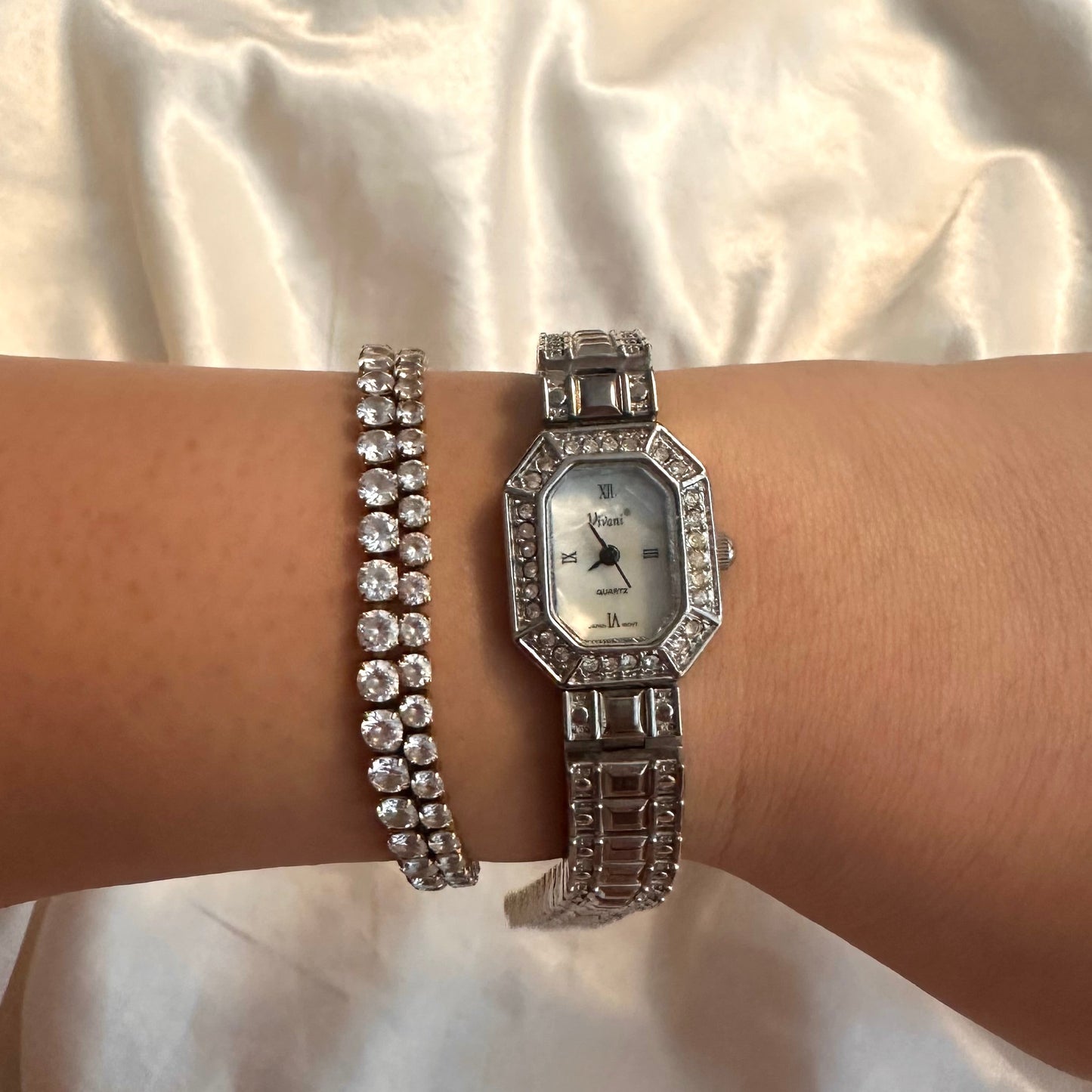🖤 Intricate Diamanté Silver