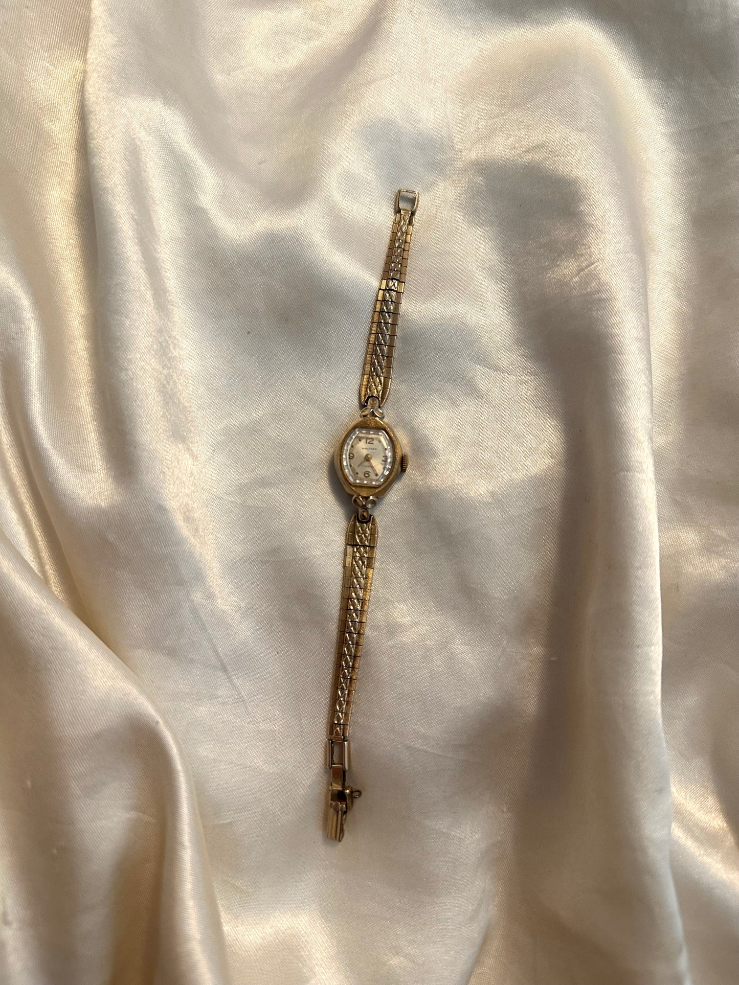 🌟 Gold Dainty Cocktail Watch